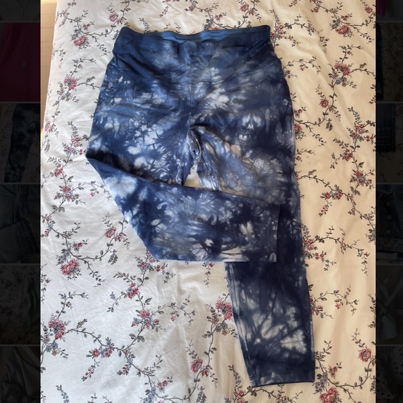 Zenergy So Slimming Petite Star Tie-Dye Crop Leggings - Picture 7 of 7